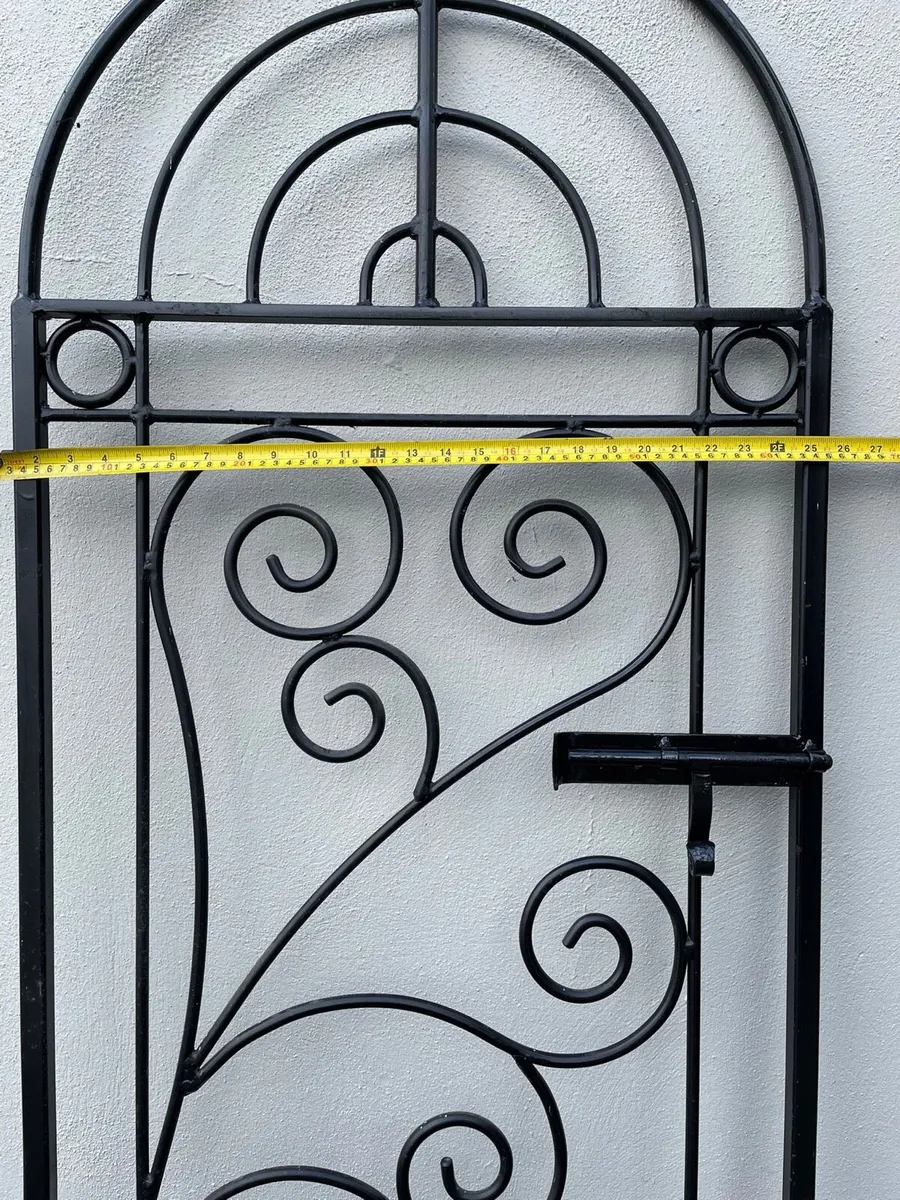 Beautiful iron gate as new - Image 3