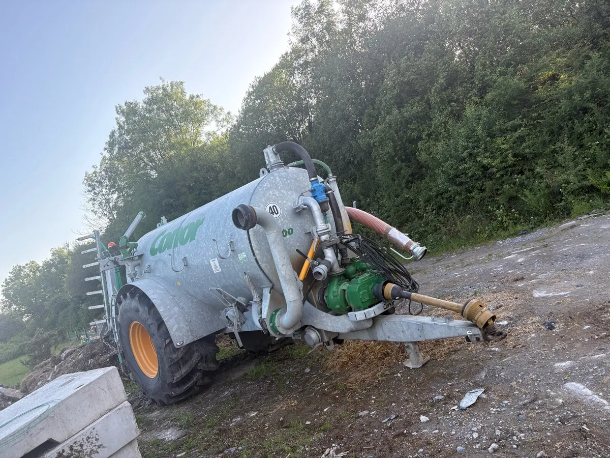 Vacuum tanker - Image 1