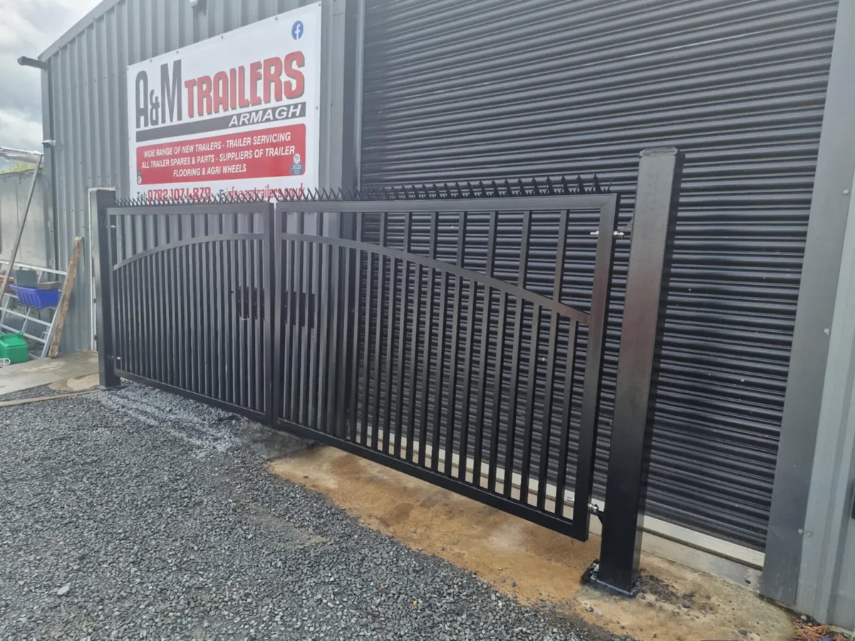 Entrance gates - Image 4