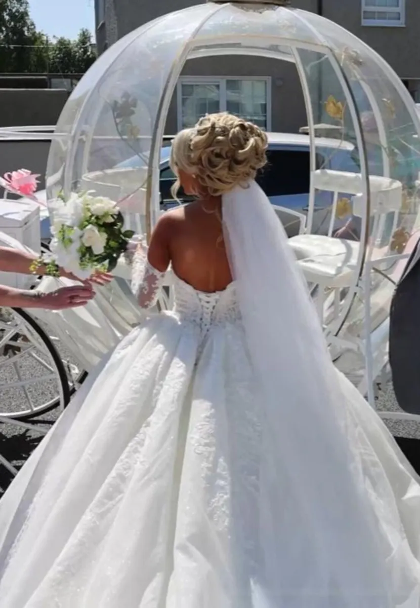 Wedding dress - Image 1