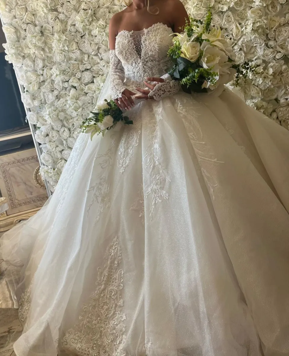 Wedding dress - Image 2