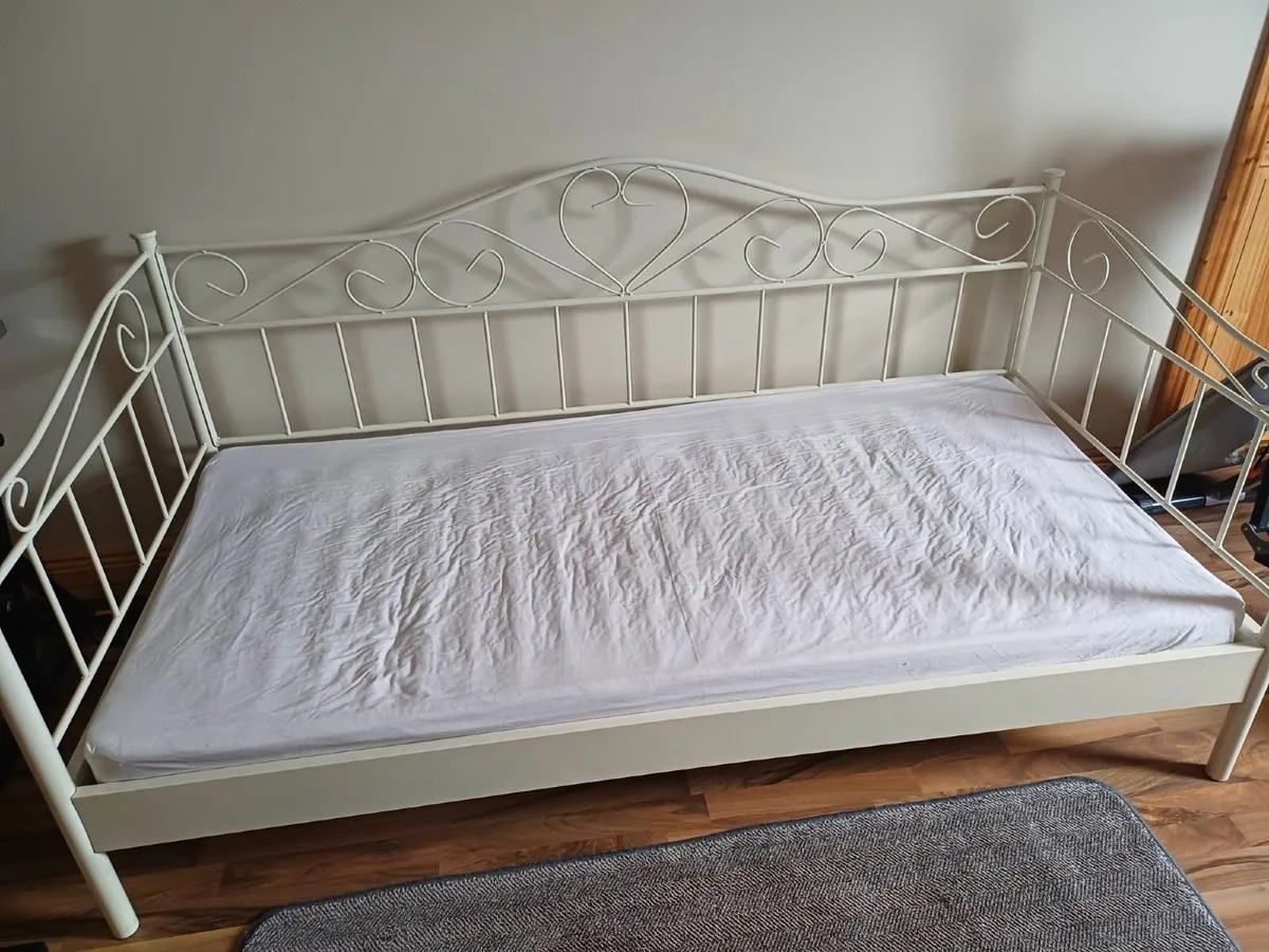 bed - Image 2