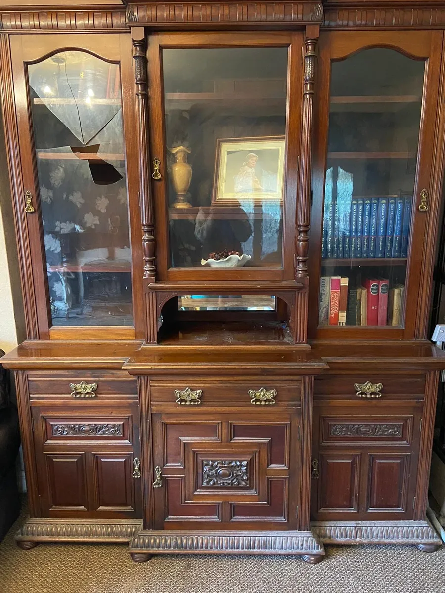 Antique dresser - Image 1