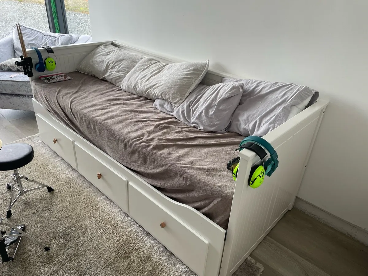 IKEA day bed - Image 1