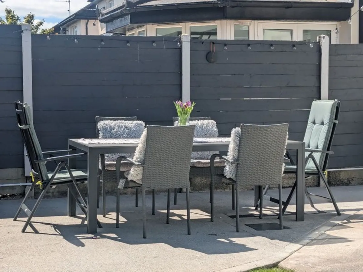 Garden furniture - Image 1