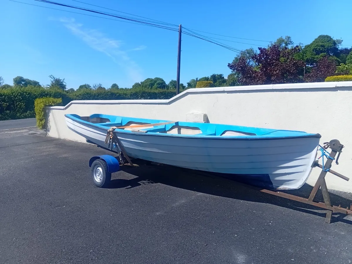 18ft Fibreglass boat - Image 1