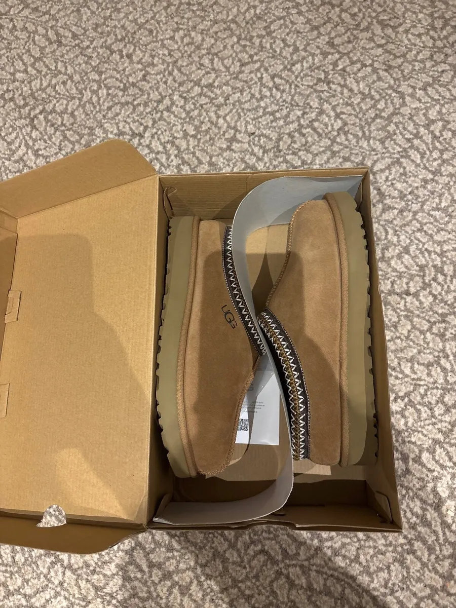 Uggs , size : UK 7 , EU 40 - Image 1