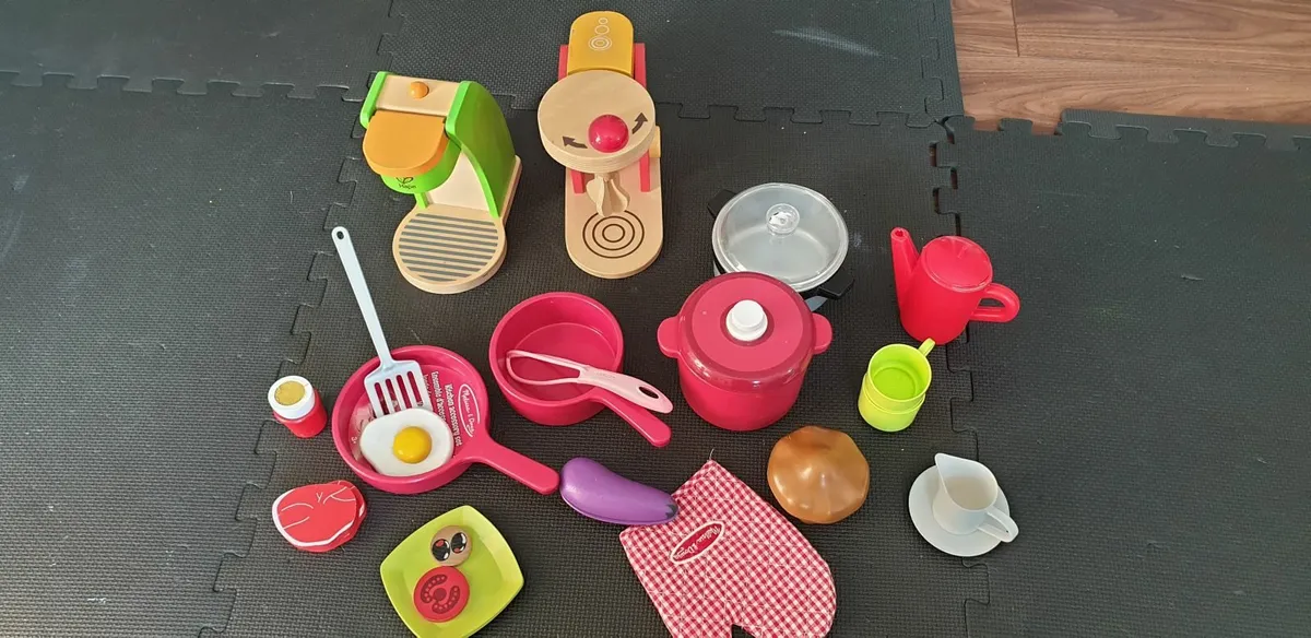 Kids Play Kitchen with lots of accessories - Image 3