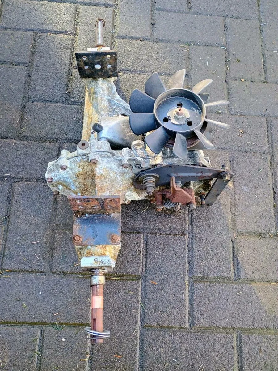 Lawnmower gearbox - Image 1