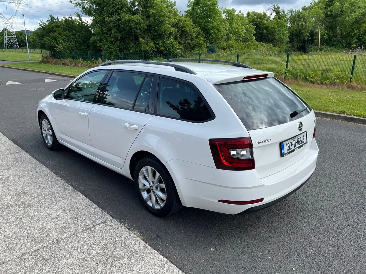 192 SKODA OCTAVIA AMBITION 1.6 TDI ESTATE  €8,950 - Image 4