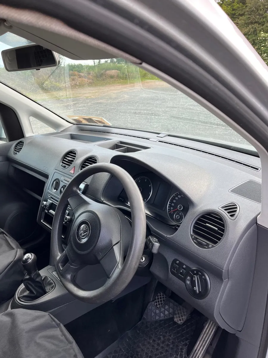 Volkswagen Caddy 2013 - Image 2