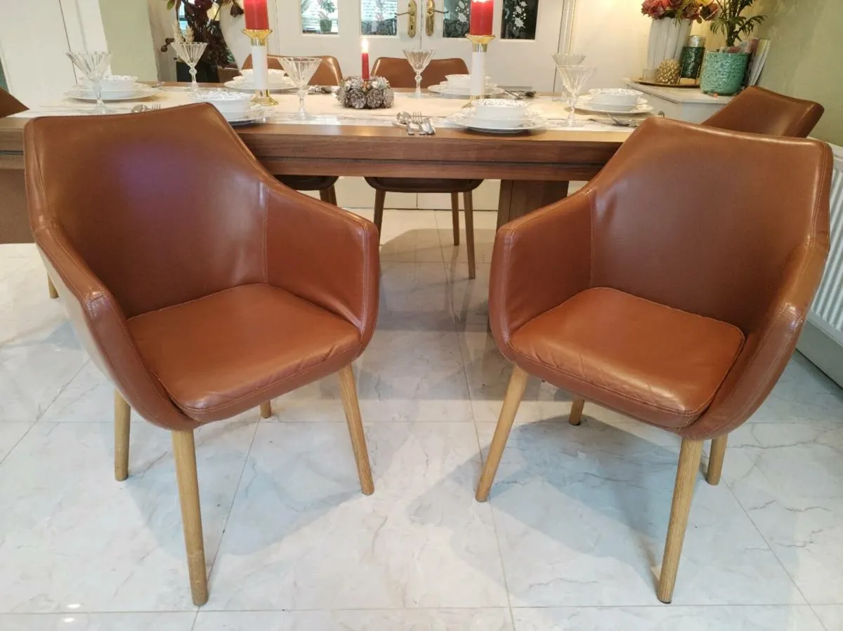 Luxury style dinning table and chairs - Image 4