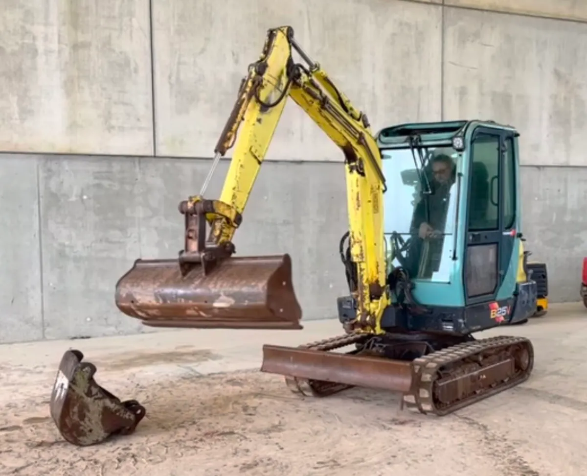 Yanmar 2.5 tonne digger - Image 3