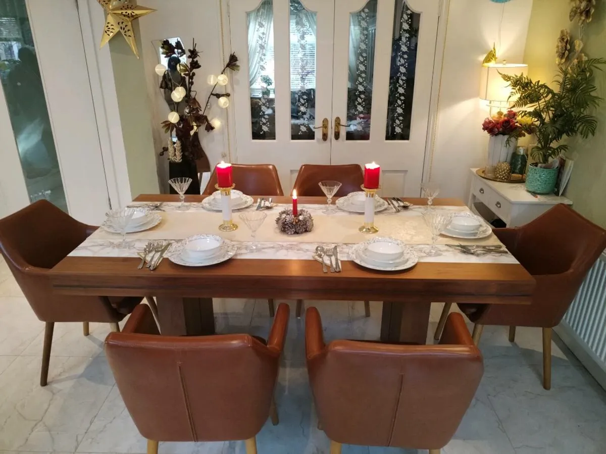 Luxury style dinning table and chairs - Image 2