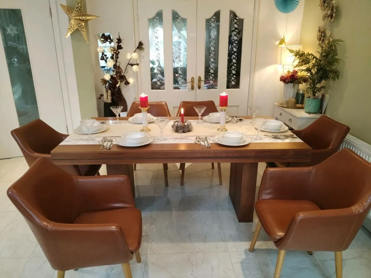 Luxury style dinning table and chairs - Image 3