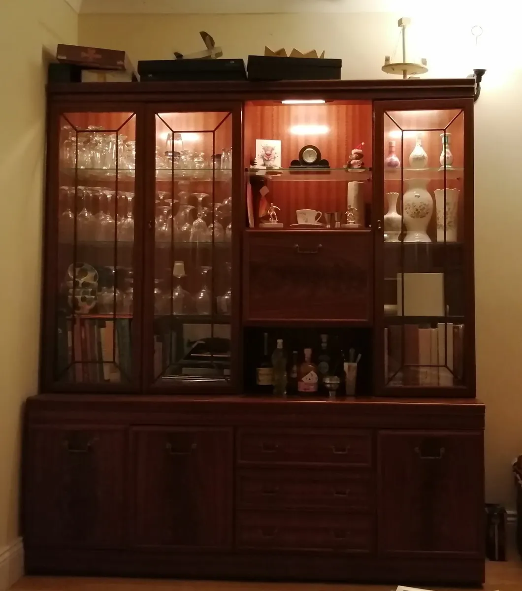Display drinks cabinet