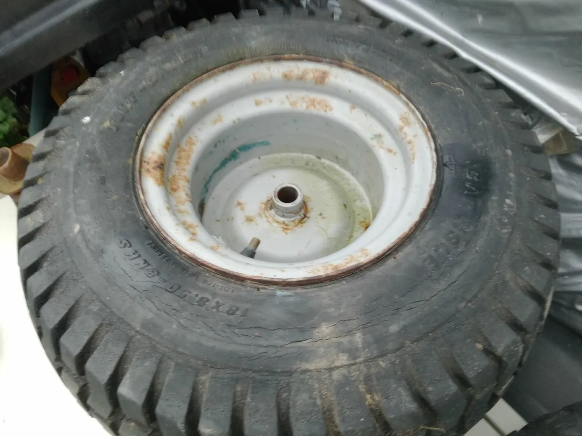 Lawnmower wheels - Image 1
