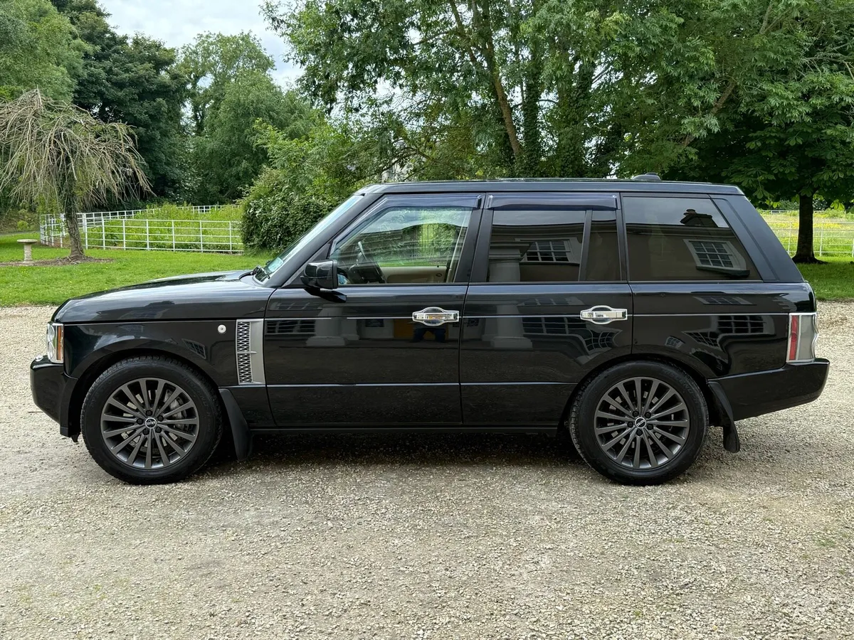 Range Rover Vogue 3.6 TD6 V8 Crew Cab Tax €333 - Image 1