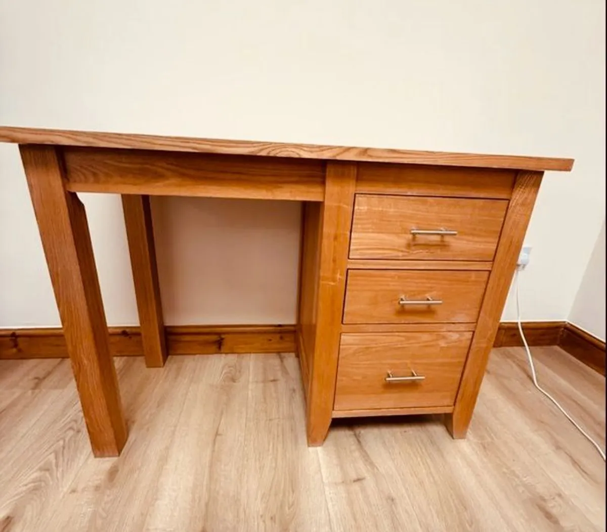 Kitchen furniture and coffee table - Image 1