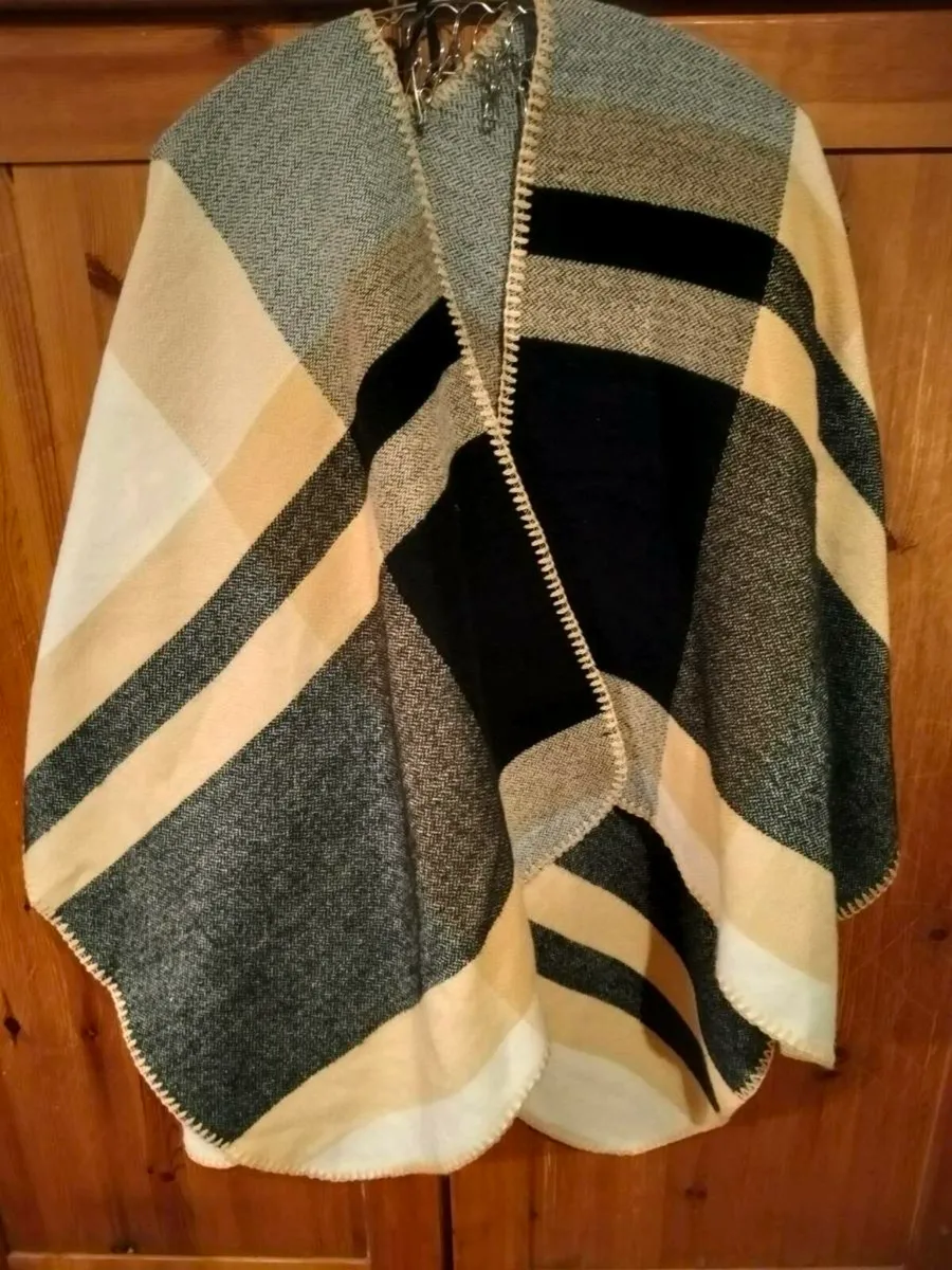 Ladies Dunne stores browns Cape, New with tags. - Image 1