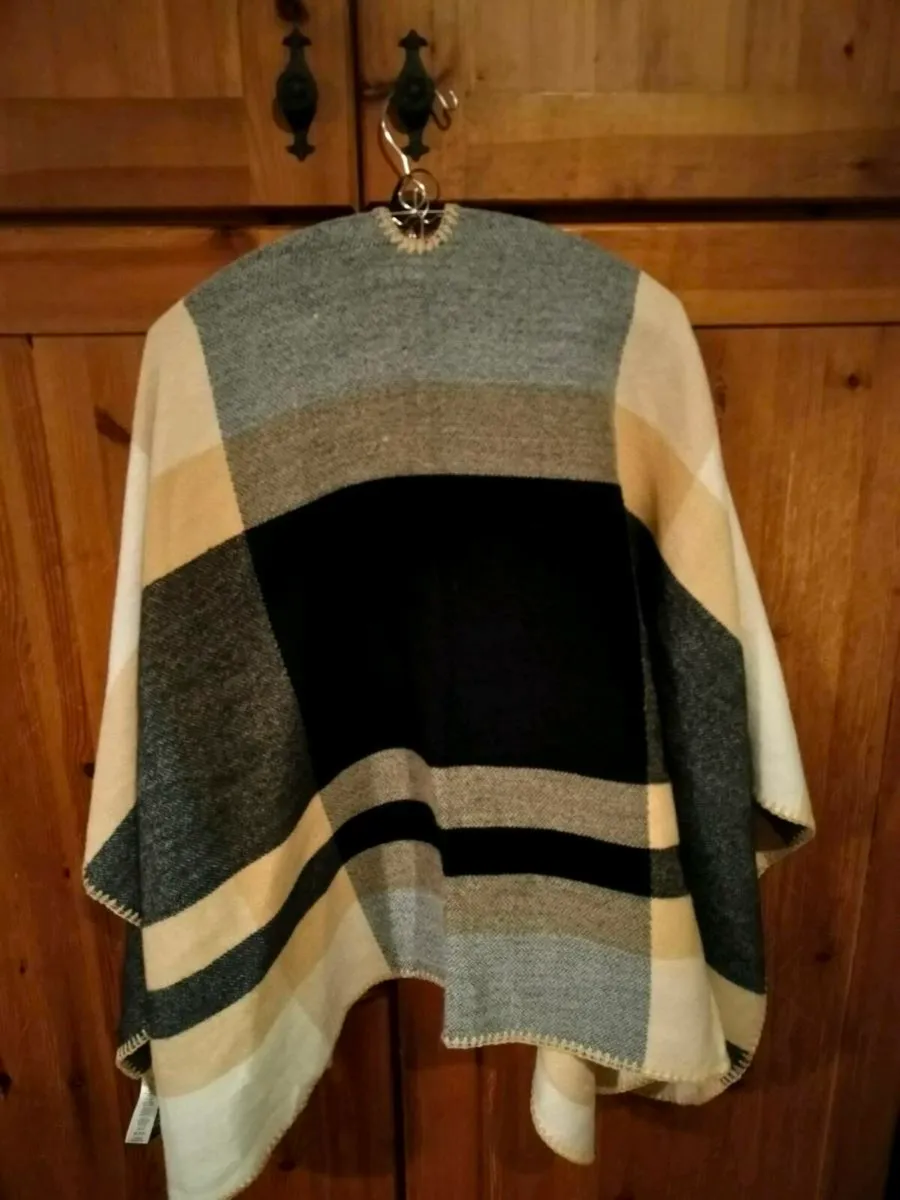 Ladies Dunne stores browns Cape, New with tags. - Image 2