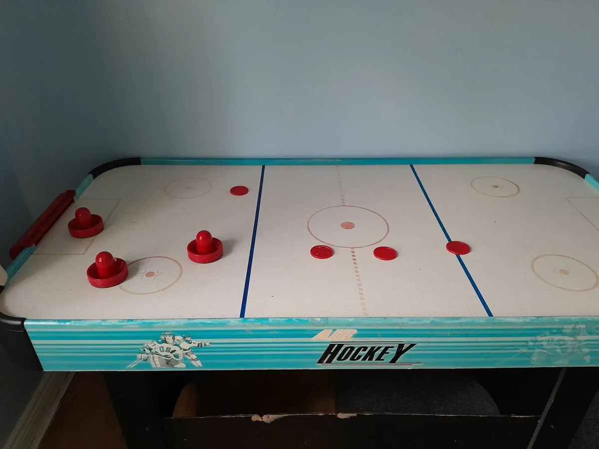 Air hockey table - Image 1