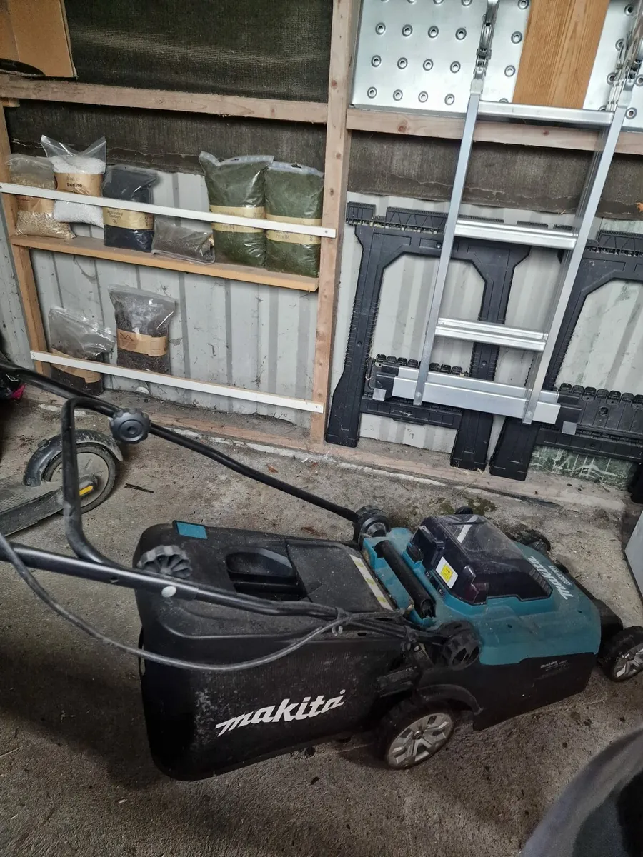 Makita Lawn Mower and Line Trimmer - Image 4