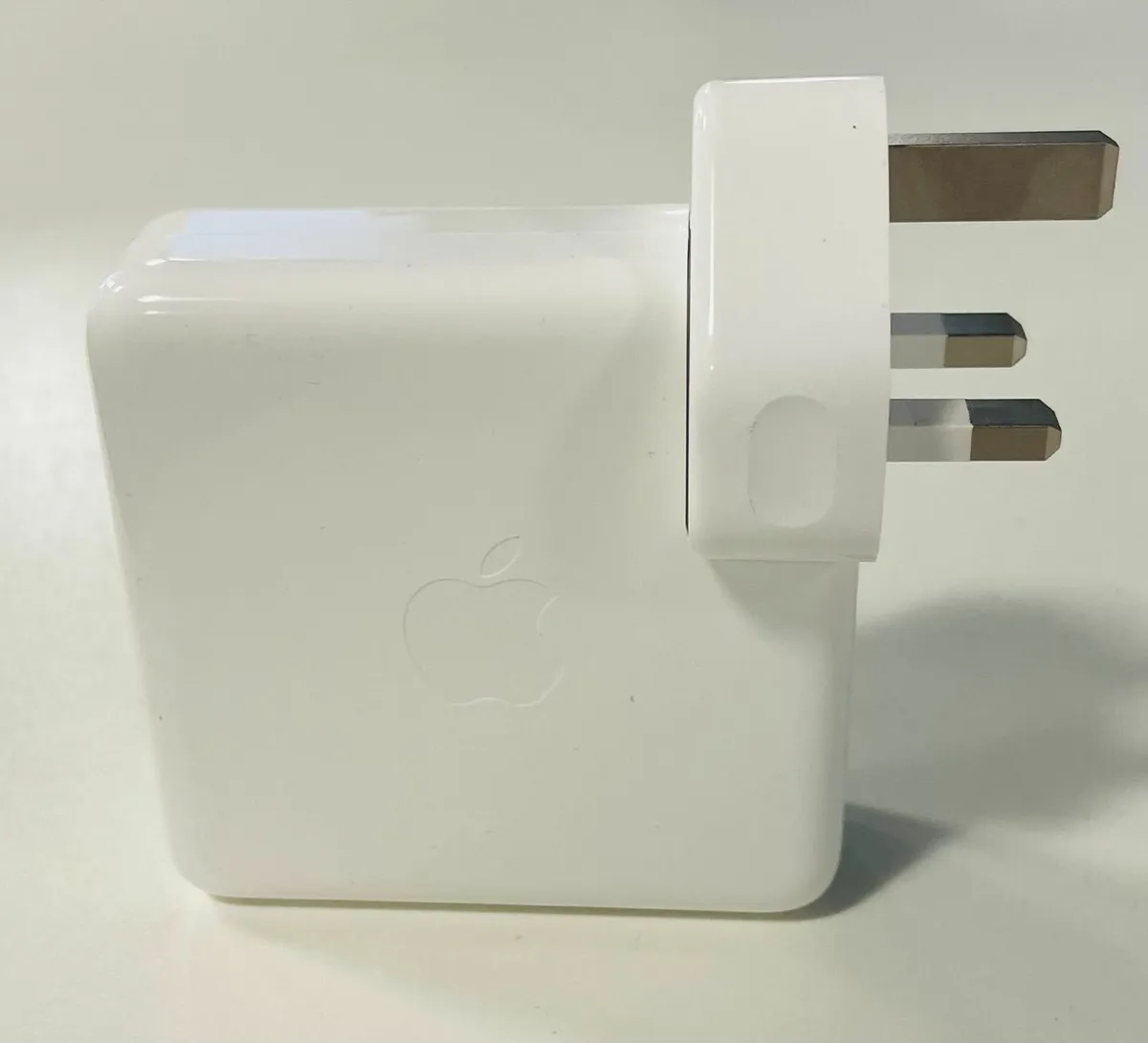 Apple macbook power adapter - Image 2