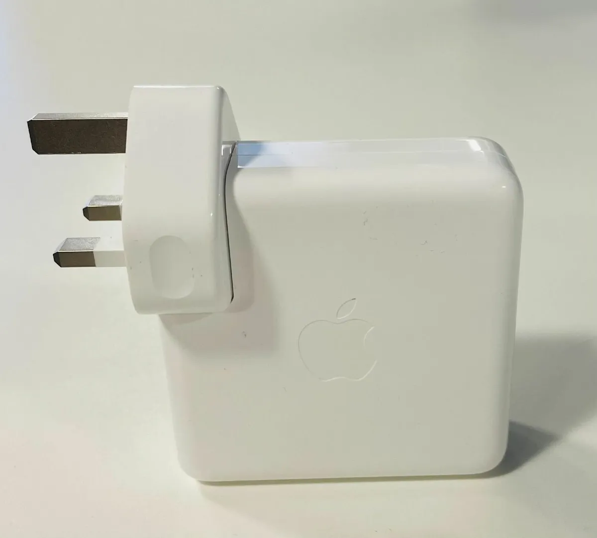 Apple macbook power adapter - Image 3