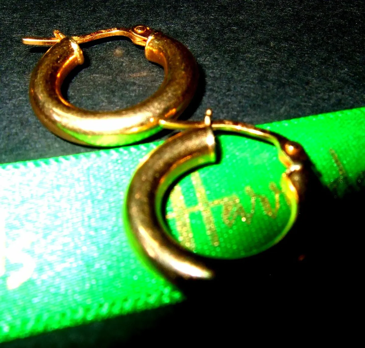 Hallmarked 9ct Gold Vintage Chunky Hoops - Image 3