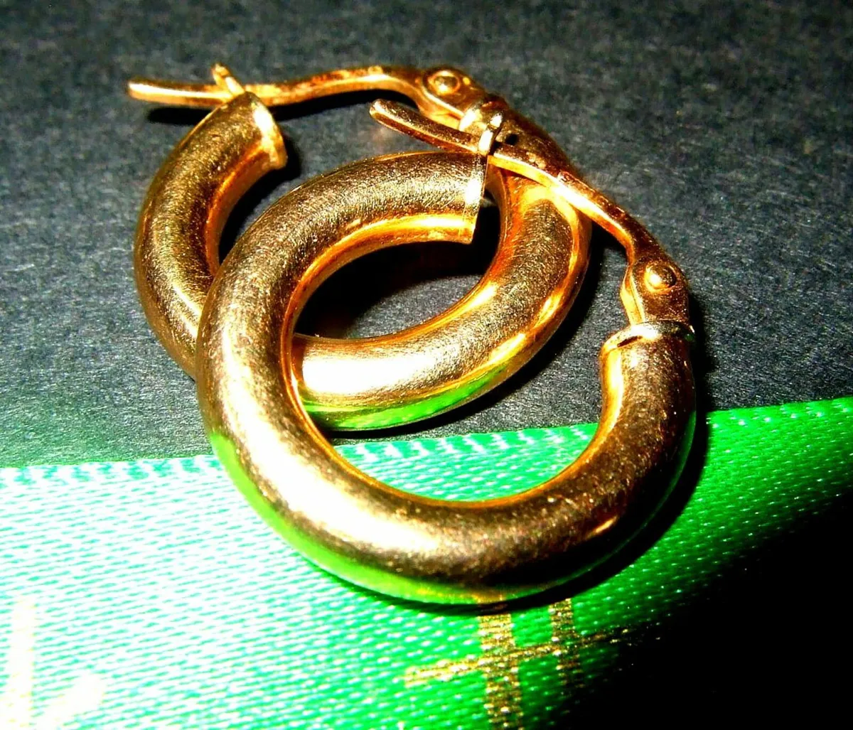 Hallmarked 9ct Gold Vintage Chunky Hoops - Image 4