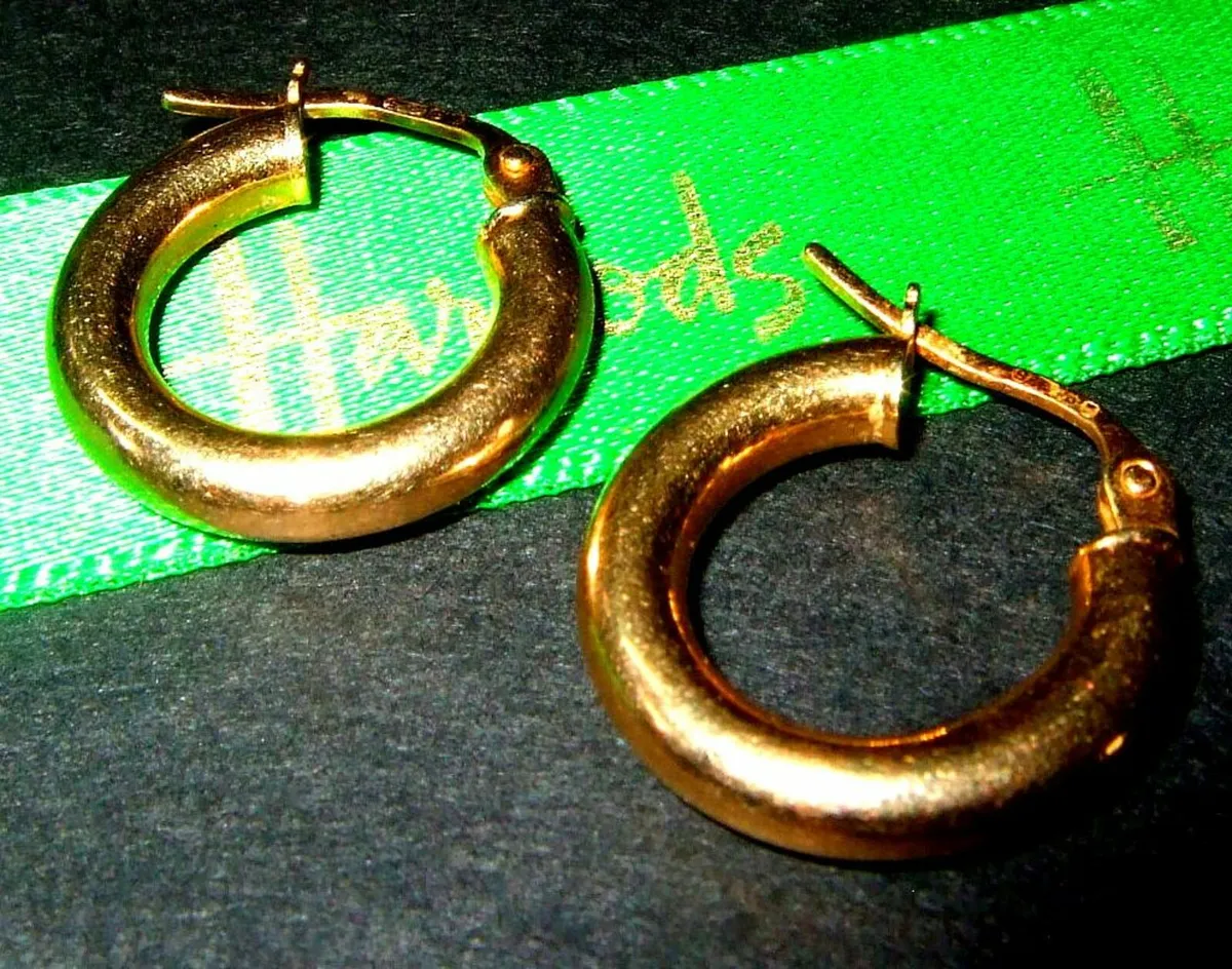 Hallmarked 9ct Gold Vintage Chunky Hoops - Image 2