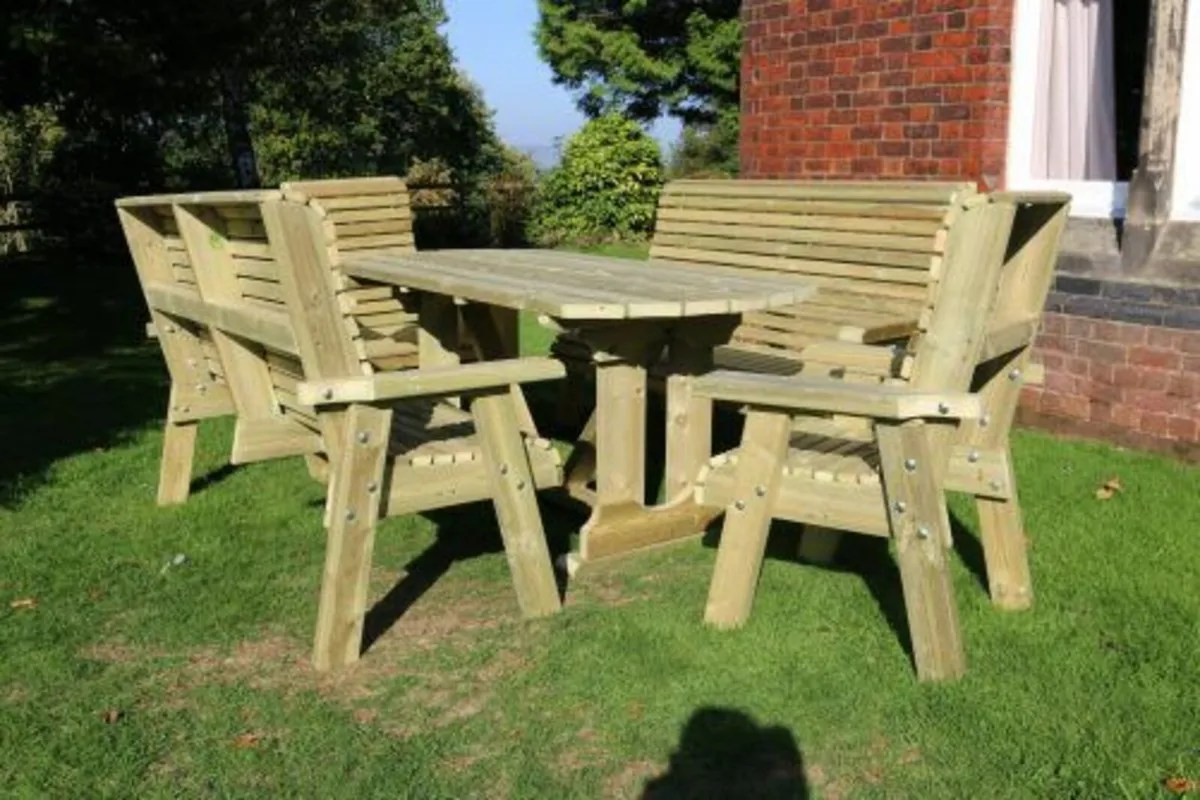 6 seats and table - Image 1