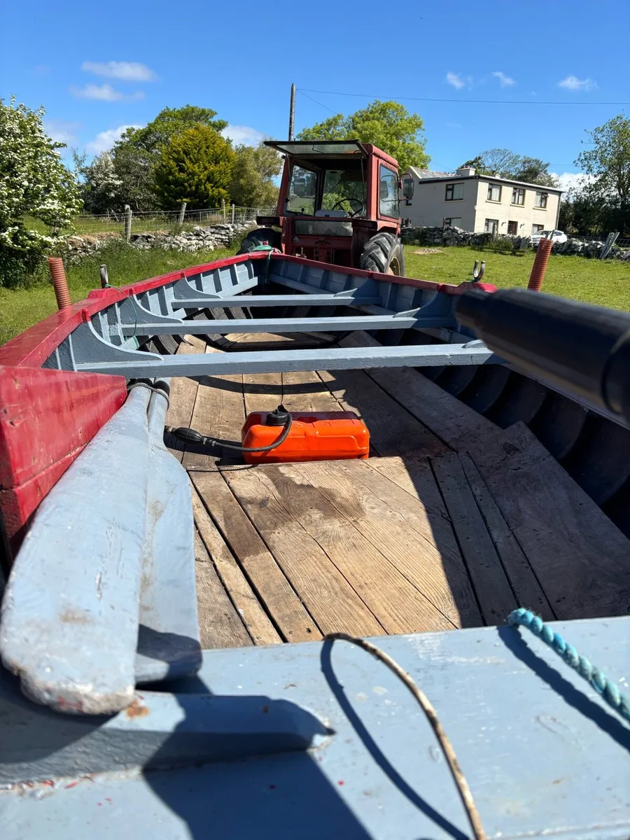 Punt and engine - Image 1