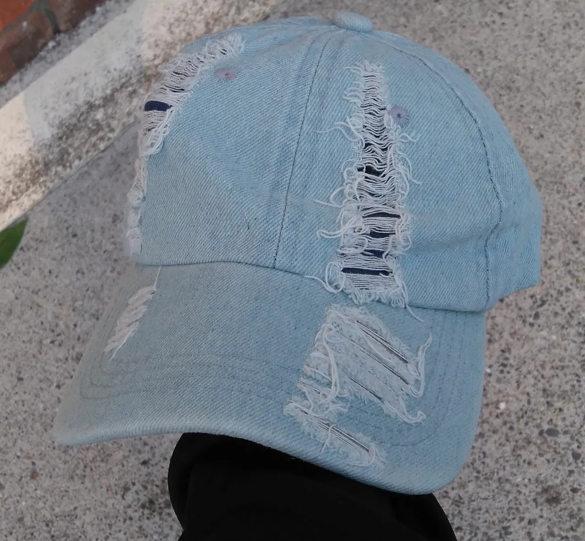 TWO BASEBALL CAPS (BRAND NEW). - Image 1