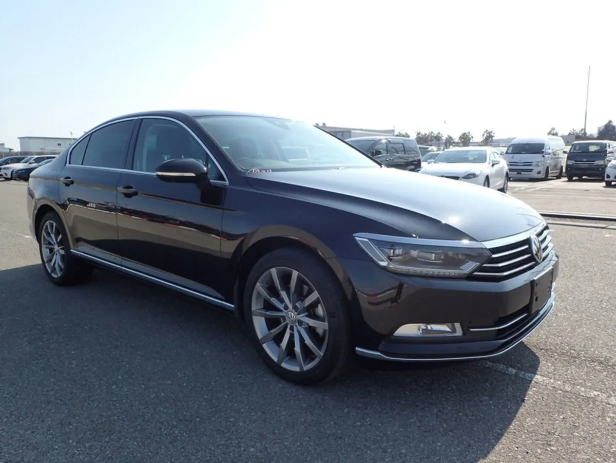 Volkswagen Passat 2.0 TDI Highline Premium Plus - Image 2