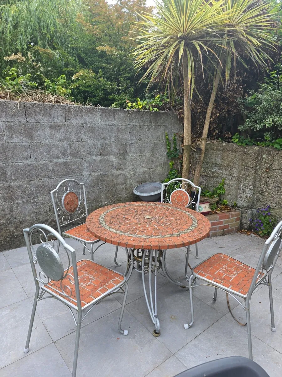 Garden furniture - Image 1