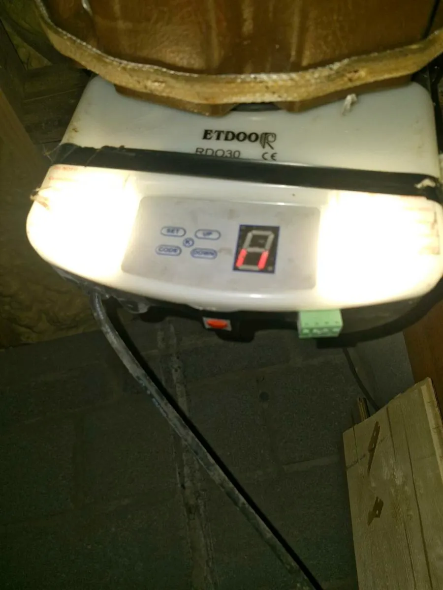 Remote control roller garage door - Image 2