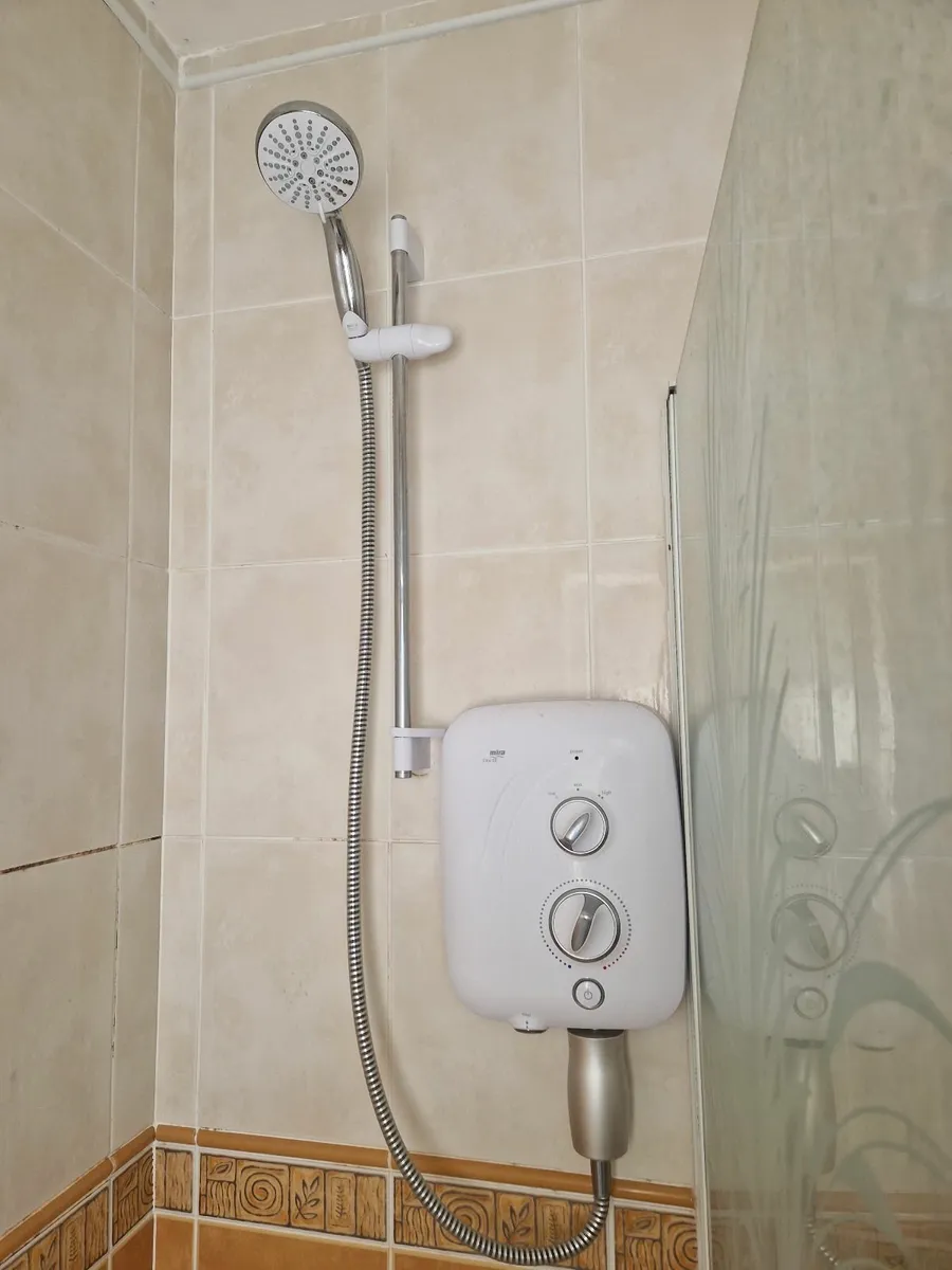 Mira Elite Electric shower - Image 2