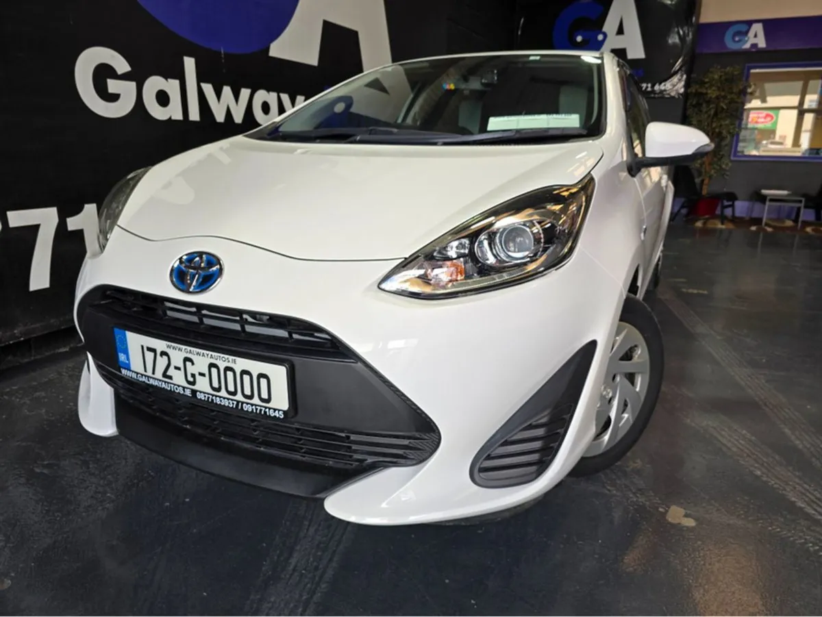 Toyota Aqua 1.5 Hybrid-rear Camera android Auto - Image 1