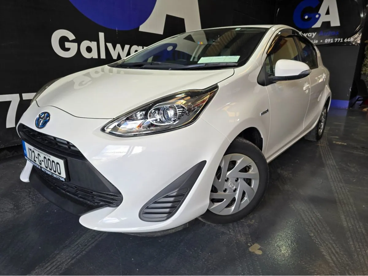Toyota Aqua 1.5 Hybrid-rear Camera android Auto - Image 2