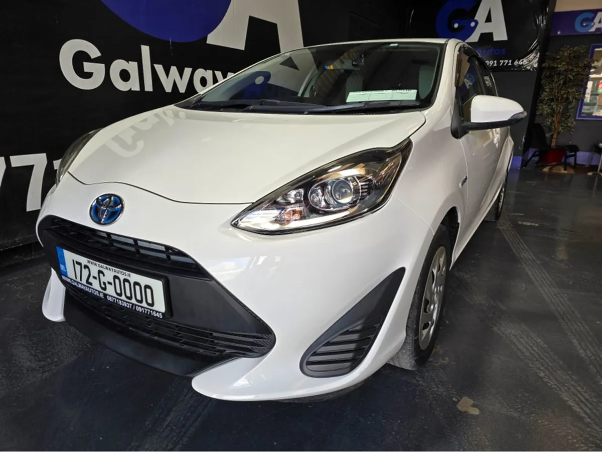 Toyota Aqua 1.5 Hybrid-rear Camera android Auto - Image 3