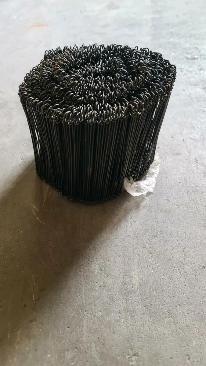 Wire twist ties and puller - Image 2