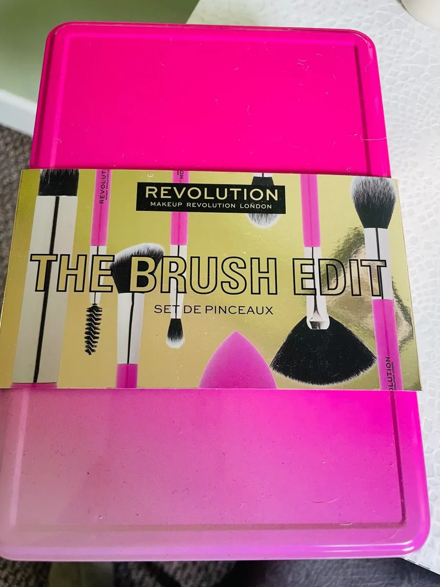 New pink foundation brushes - Image 1