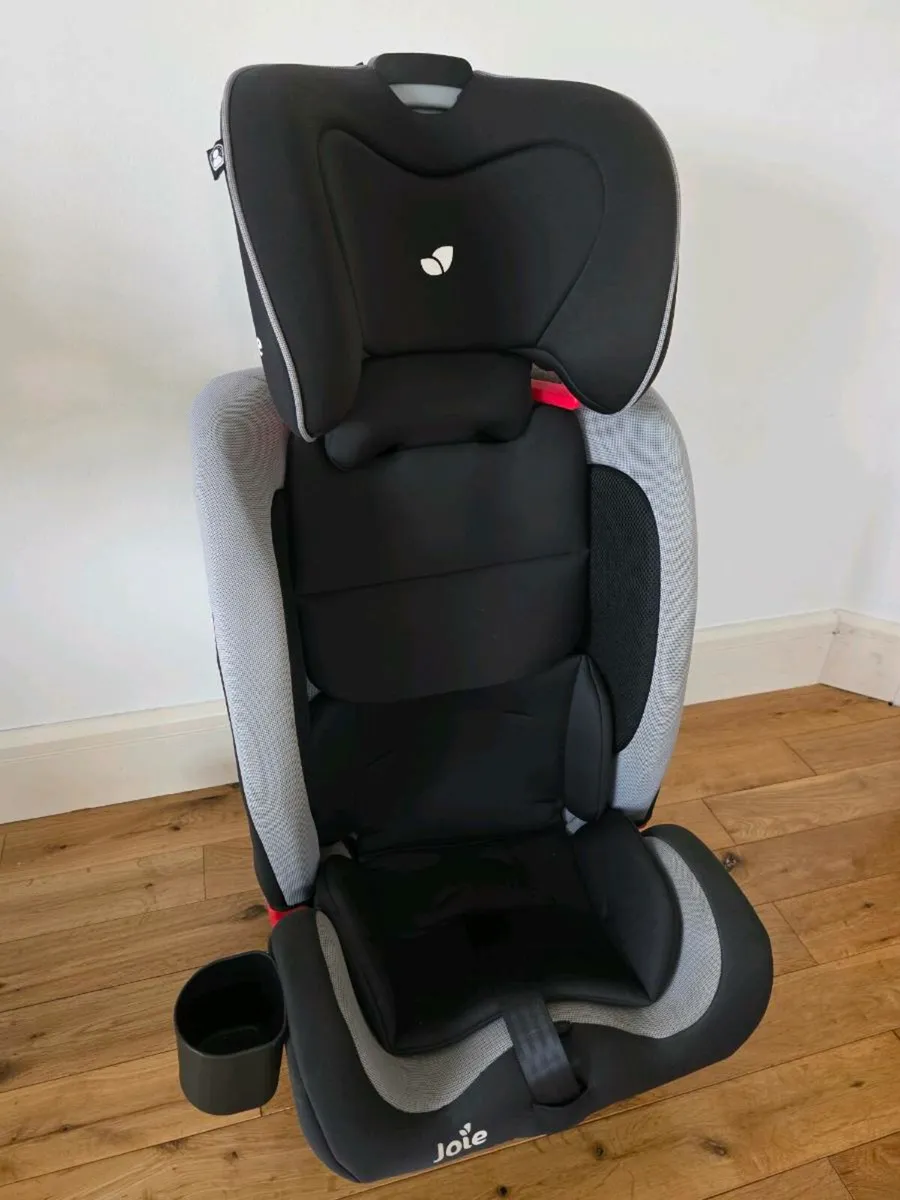 Joie Car Seat 9-36kg - Image 1