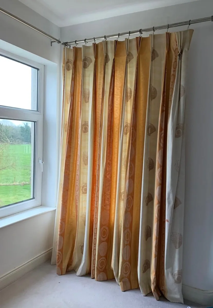 Curtains - Image 2