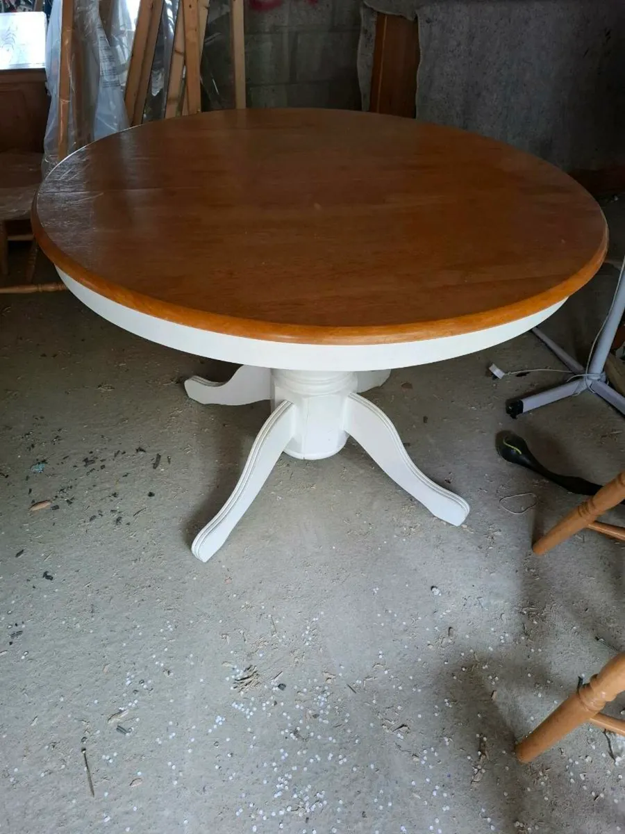 Extendable circular/ D end table - Image 1