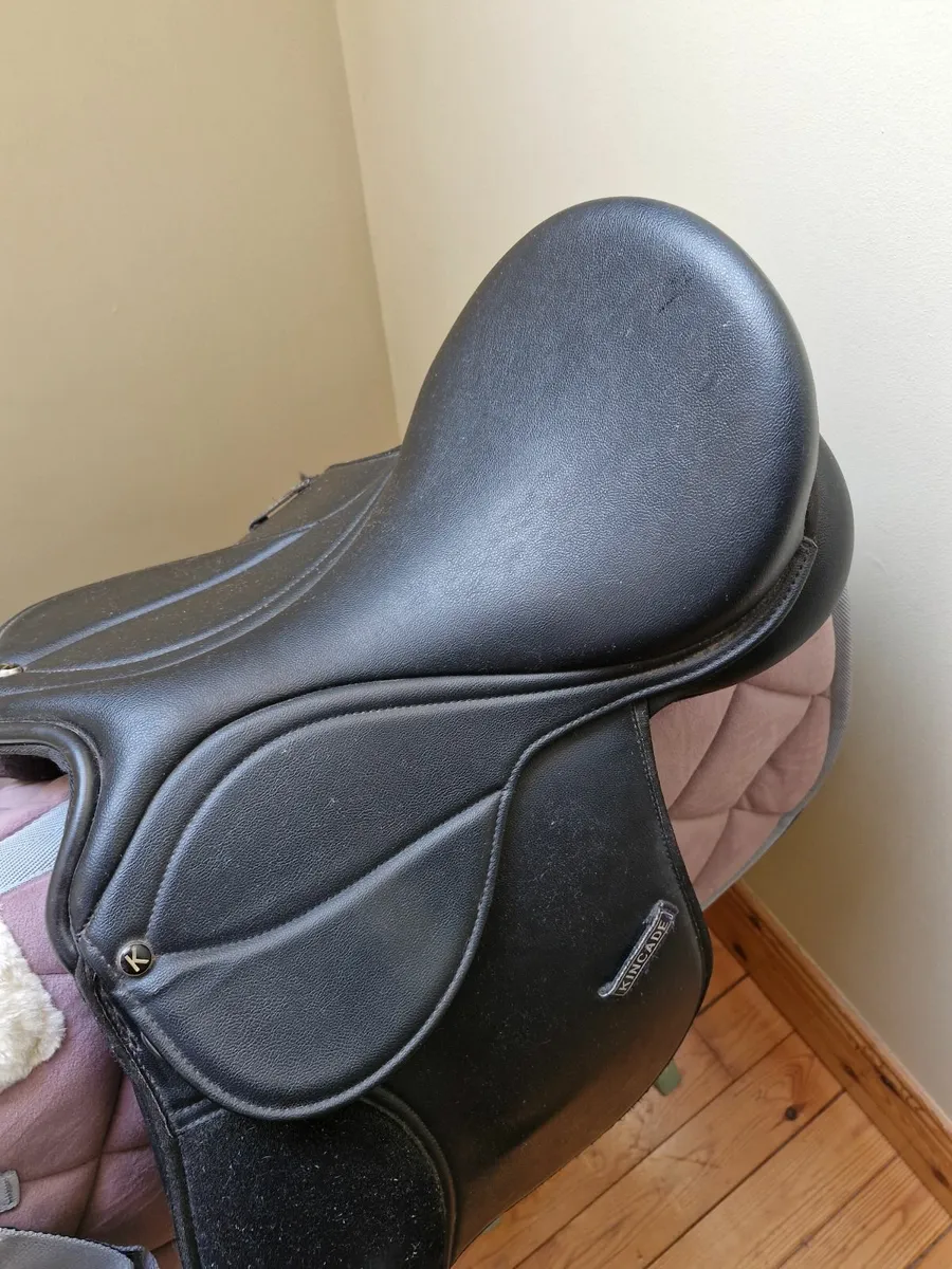 Child's synthetic saddle - Image 1