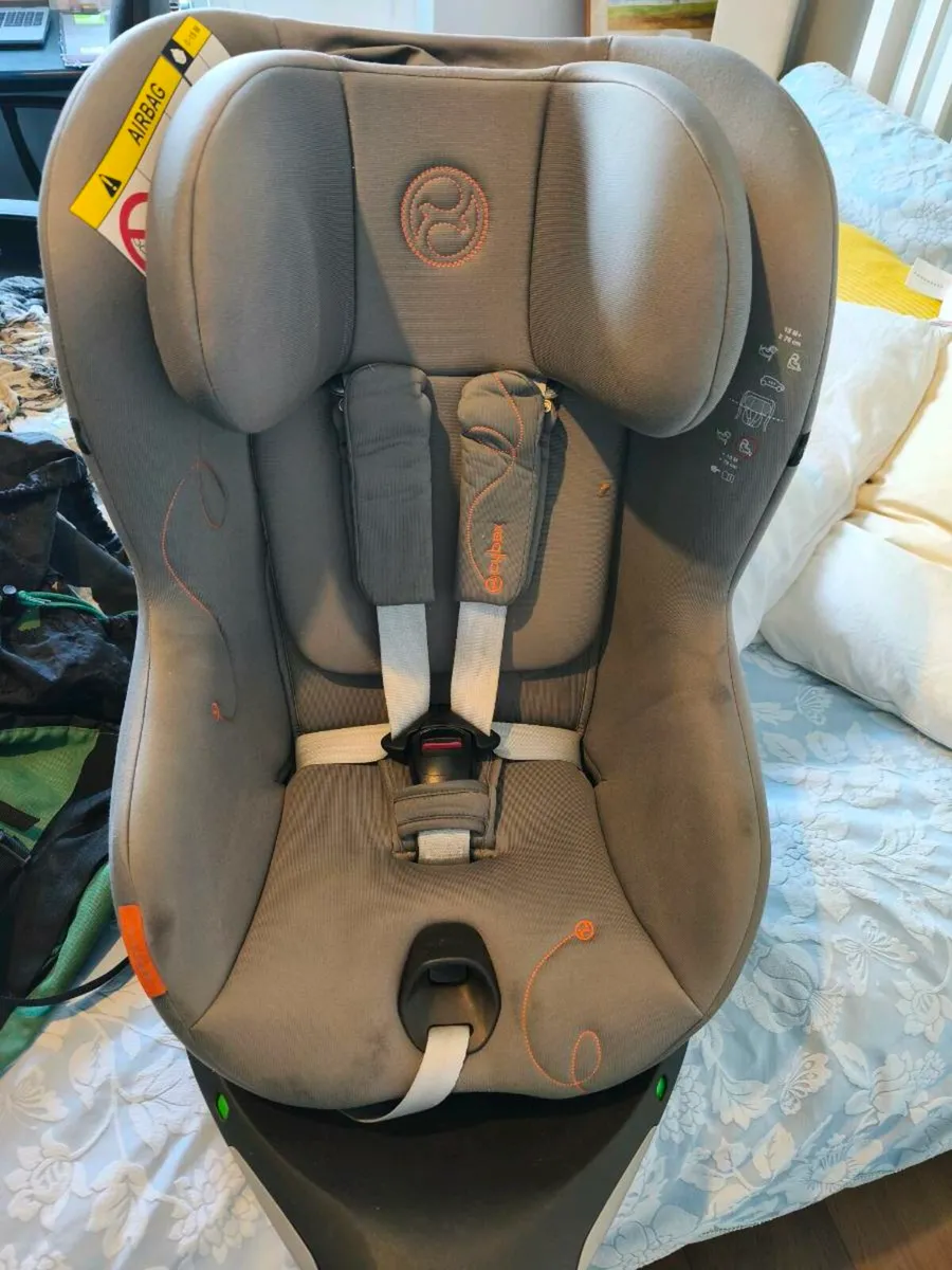 Car seat - Image 1
