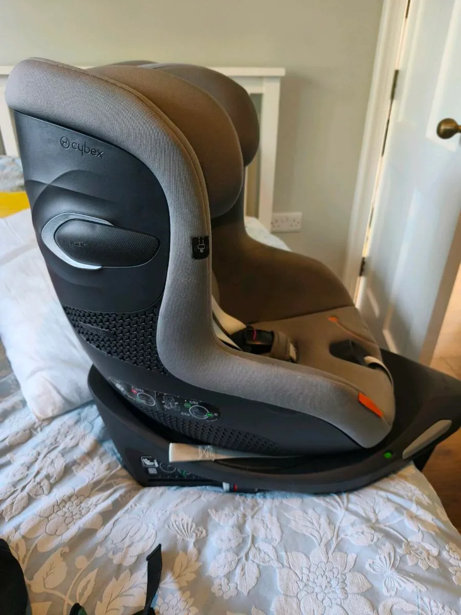 Car seat - Image 2